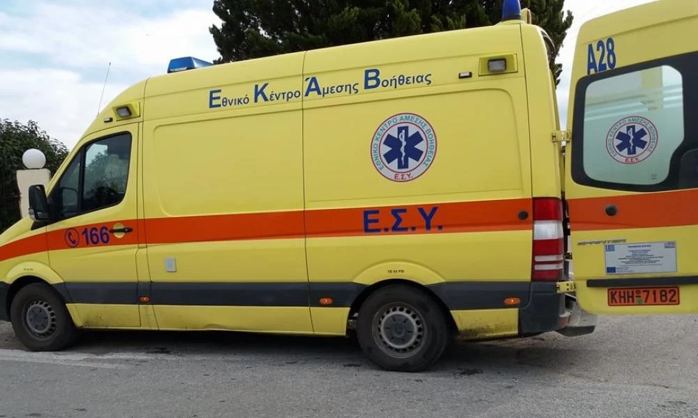 Πειραιάς: Tροχαιο με αυτοκίνητο που «τουμπάρισε» στη μέση του δρόμου